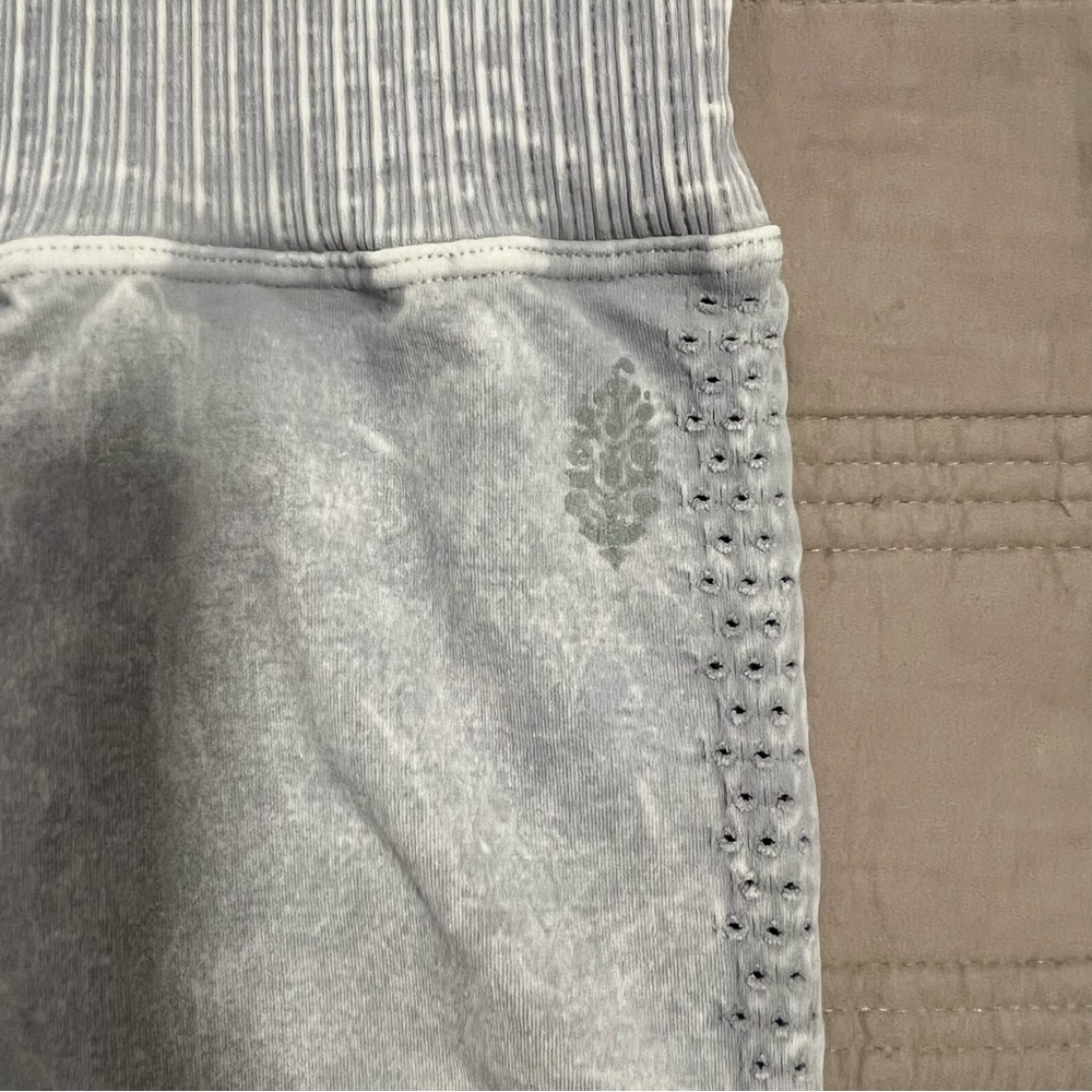 FP Movement Good karma Bike Shorts High-Waisted Ribbed ice gray Like New - Picture 4 of 5